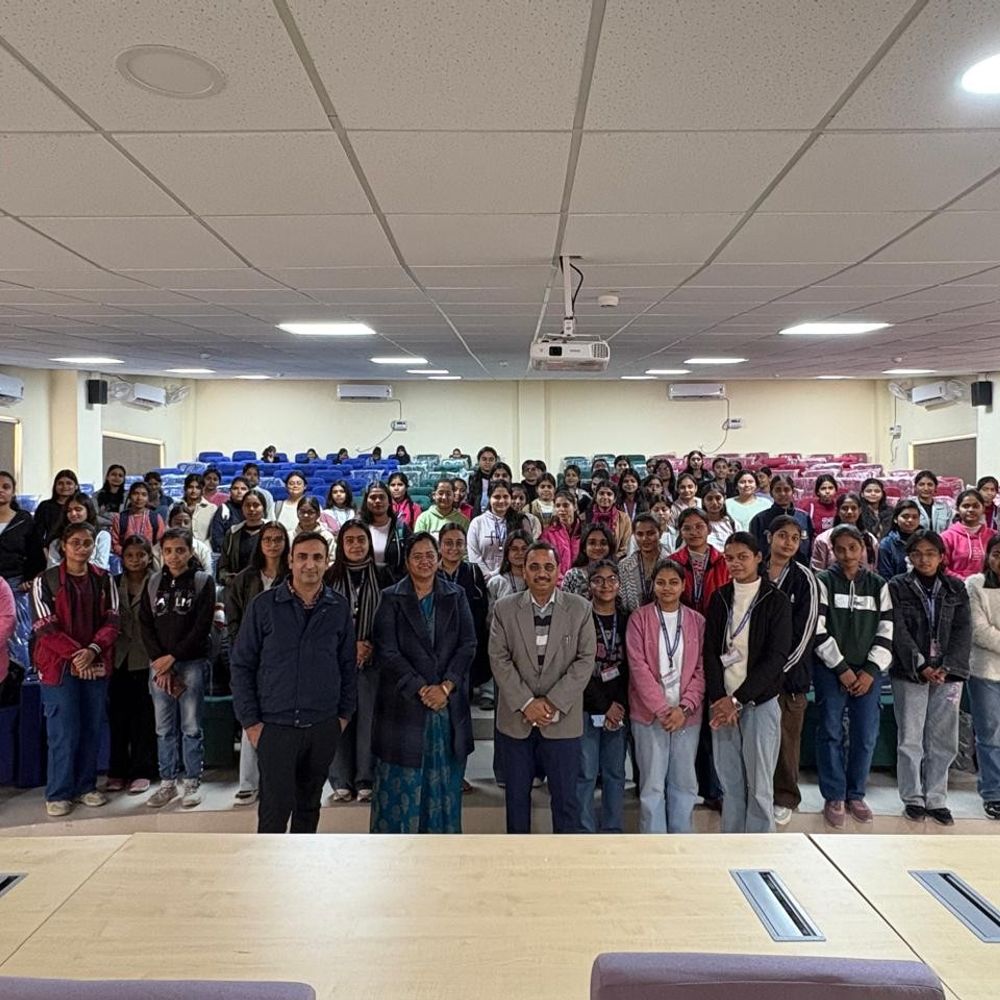 CSJMU में वित्तीय साक्षरता अभियान:छात्राओं को महंगाई और निवेश की मिली अहम जानकारी