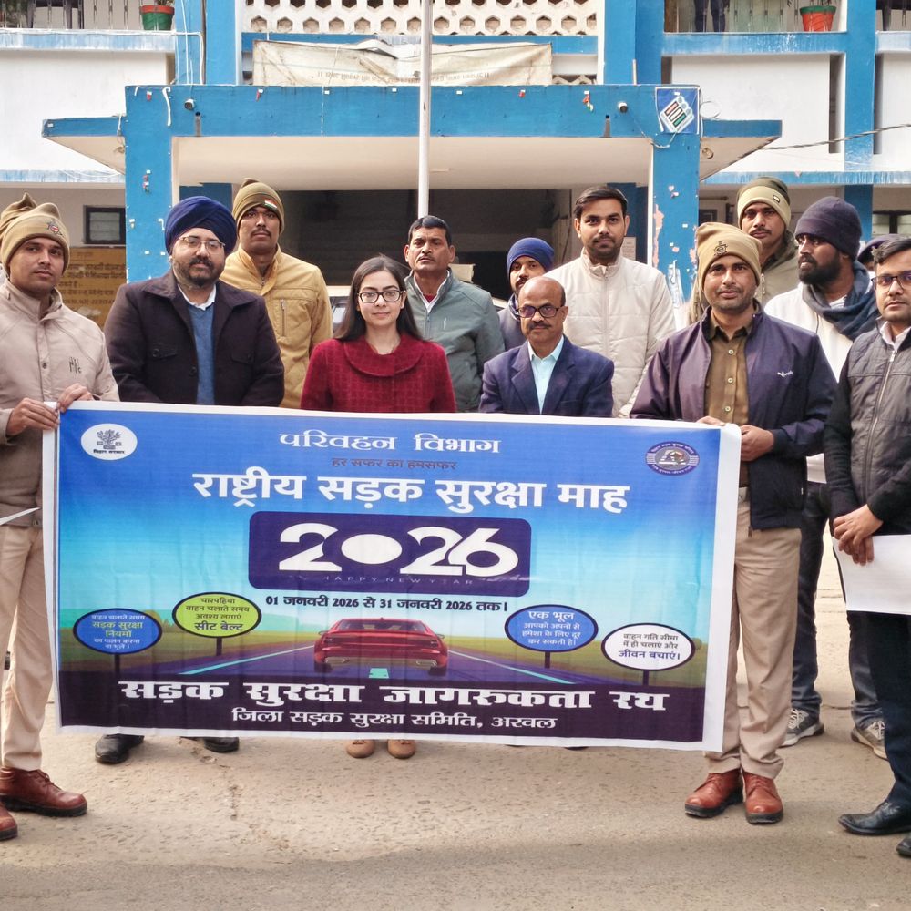 अरवल डीएम ने कर्मचारियों को सड़क सुरक्षा की दिलाई शपथ:सुरक्षा मानकों की जानकारी आम जनता तक पहुंचाना उद्देश्य