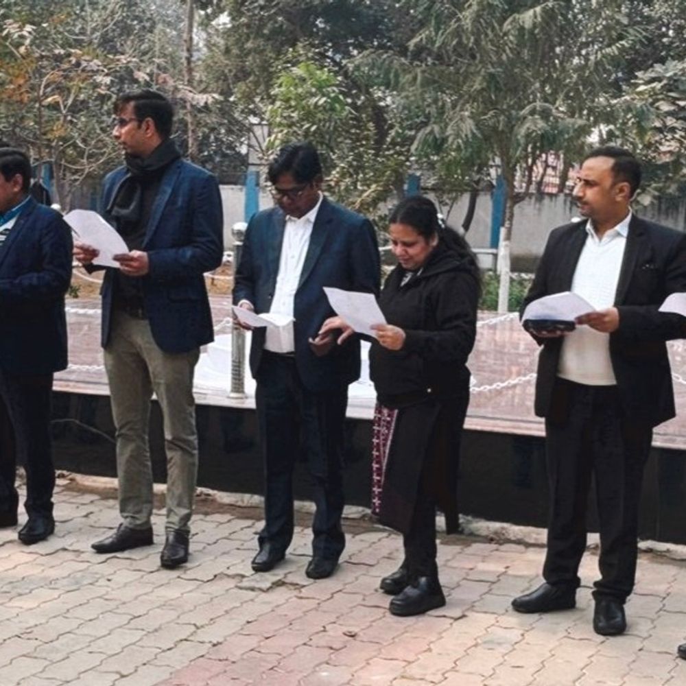 शेखपुरा सिविल कोर्ट में मतदाता दिवस समारोह:प्रधान जिला जज ने न्यायिक अधिकारियों और कर्मियों को दिलाई शपथ