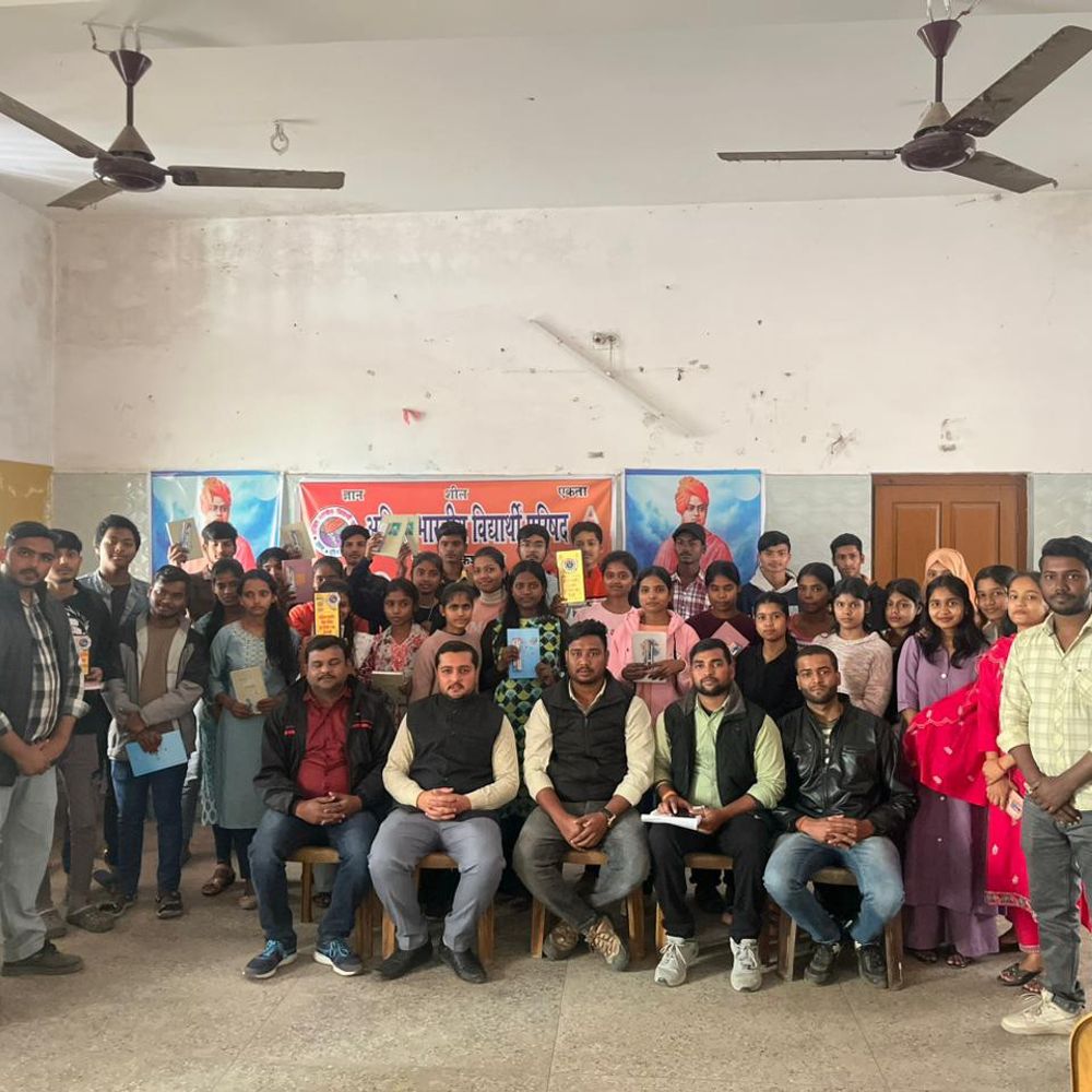 विवेकानंद जयंती पर छात्र संवाद-क्विज कंपटीशन:40 से अधिक विजेताओं को मिला इनाम, प्रदेश मंत्री ने किया सम्मानित