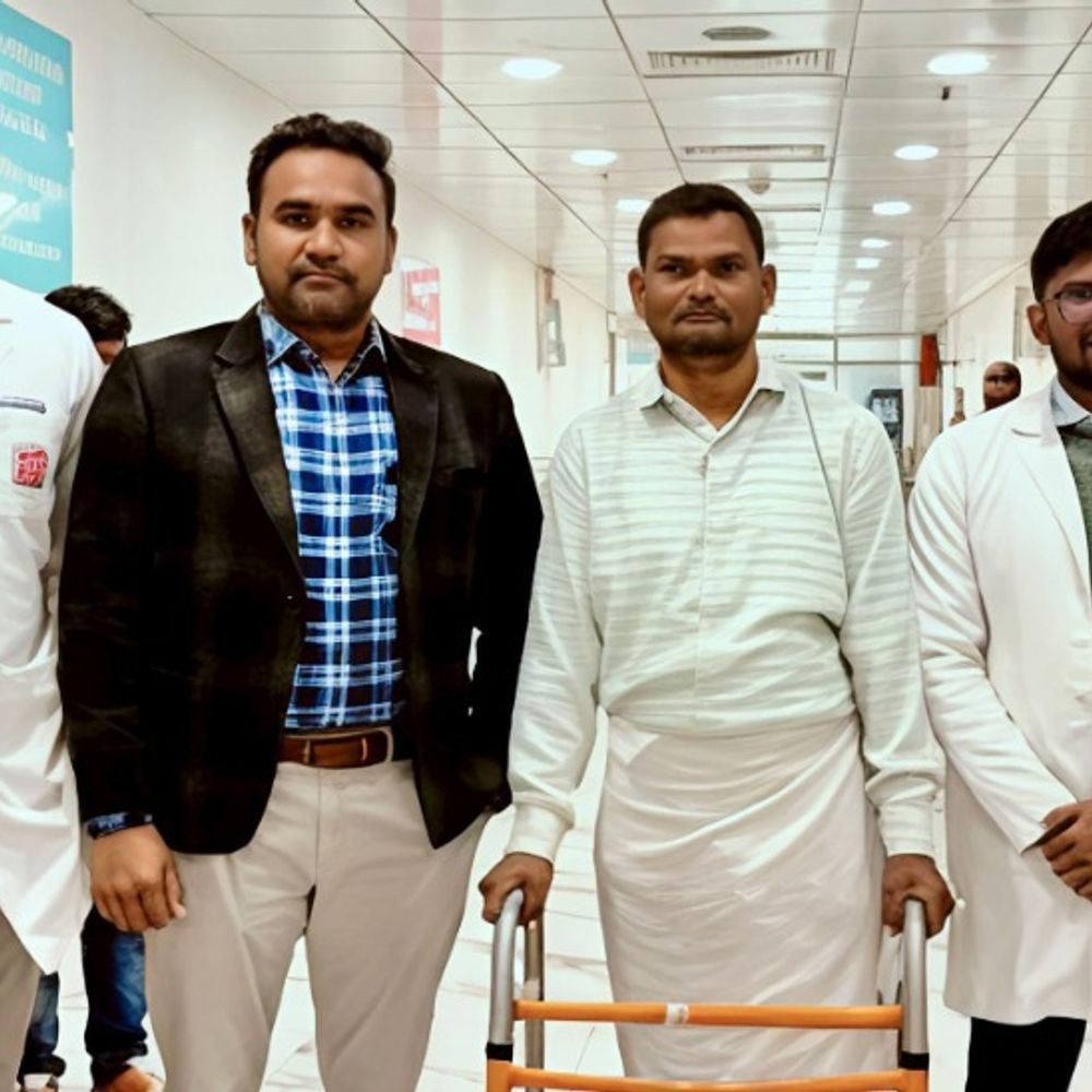 लखनऊ में ‘बिकिनी चीरा’ विधि से हुआ हिप ट्रांसप्लांट:KGMU के डॉक्टरों ने की सर्जरी, 45 साल के मरीज को मिला नया जीवन