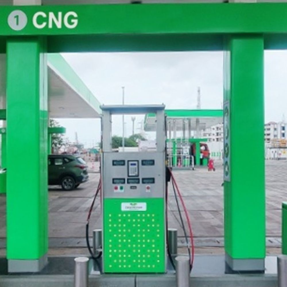 लखनऊ में सीएनजी-पीएनजी हुई सस्ती:सीएनजी 75 पैसे और पीएनजी 50 पैसे कम, आज से लागू नई दरें