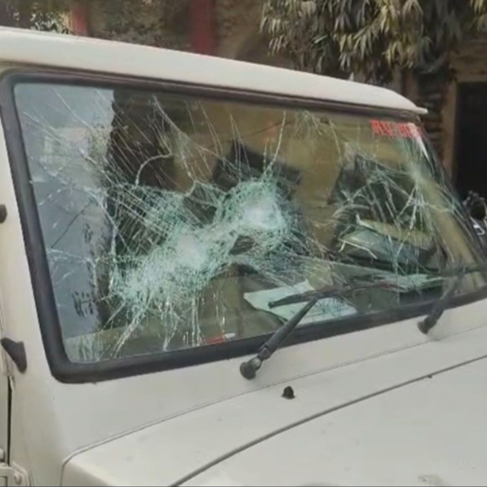 मुरैना में मदाखलत अधिकारी को लाठियों से पीटा:नाले का निरीक्षण करने जा रहे थे, 7 लोगों ने रोक कर की मारपीट, गाड़ी भी तोड़ी