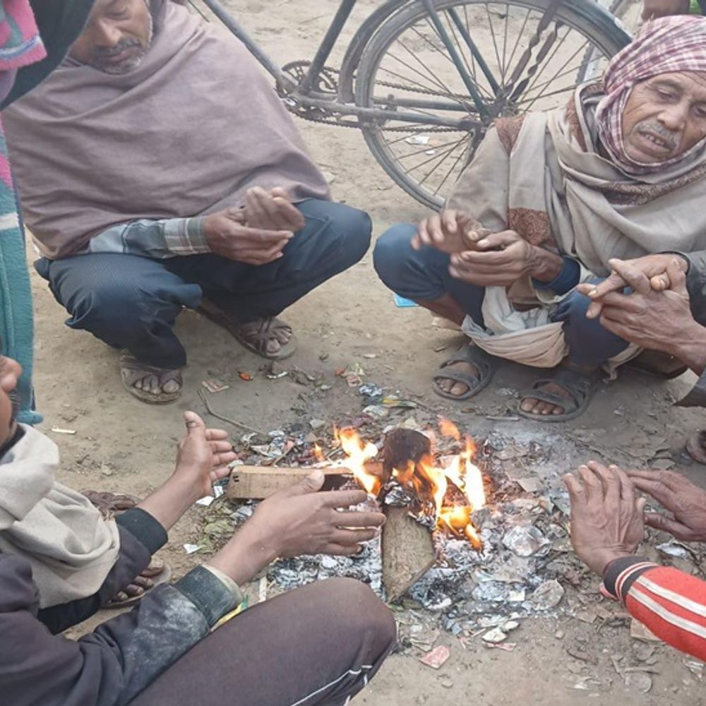 दरभंगा में 8वीं तक स्कूल 6 जनवरी तक बंद:शीतलहर का कहर जारी, 168 जगहों पर अलाव की व्यवस्था; मुंबई से आने वाली फ्लाइट कैंसिल