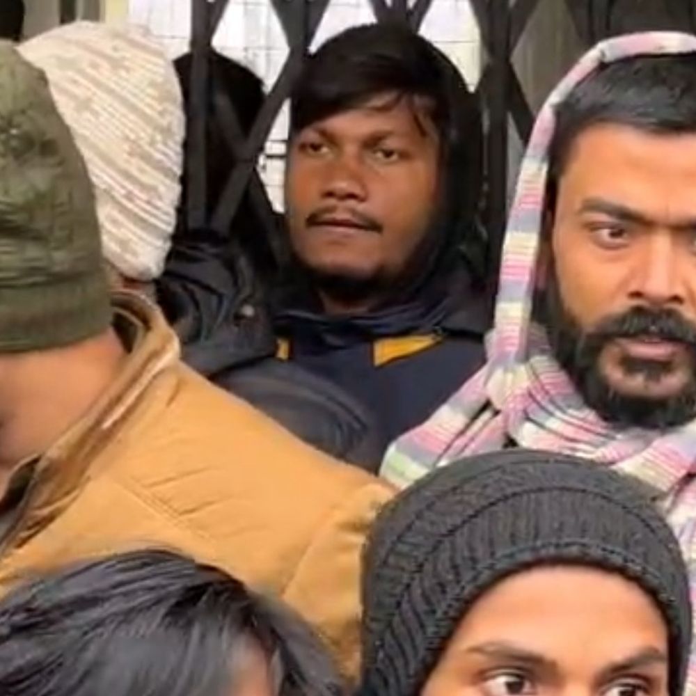 दरभंगा में छात्रों ने स्कूल पहुंचकर किया हंगामा:मैट्रिक–इंटर के 335 परीक्षार्थियों को नहीं मिला प्रवेश पत्र; BPRO बोले- तकनीकी गलती है