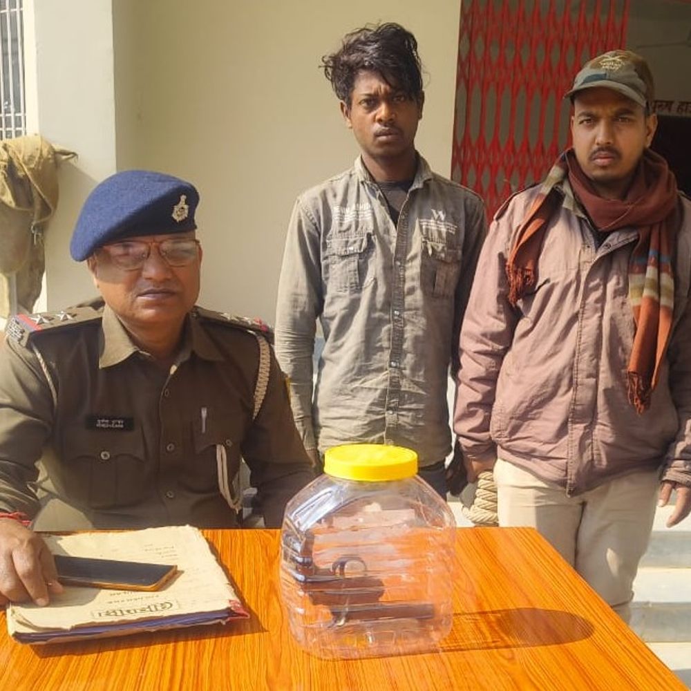 दरभंगा में देसी कट्टा के साथ बदमाश अरेस्ट:वारदात को अंजाम देने की थी साजिश, मोटरसाइकिल भी जब्त