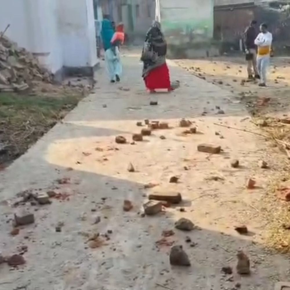 दरभंगा में दो पक्षों में पत्थरबाजी के बाद 17 गिरफ्तार:बुलेट बाइक की तेज आवाज को लेकर हुई थी कहासुनी, इलाके में कैंप कर रही पुलिस