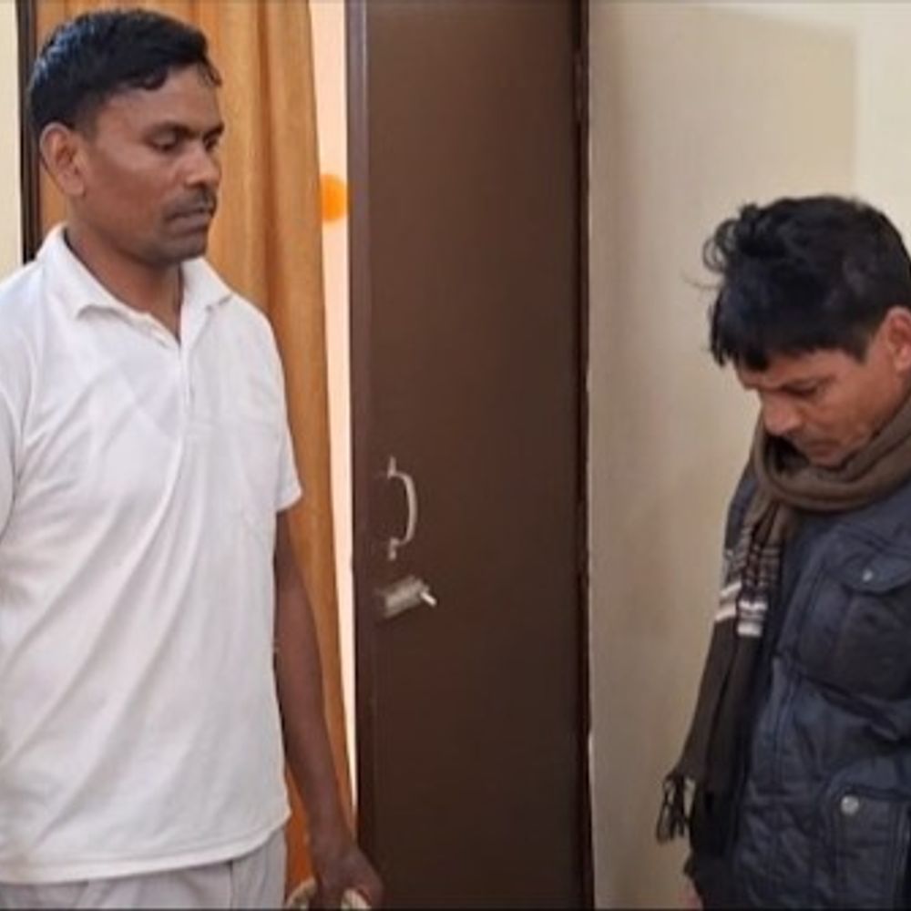 शराब की बोतल लेकर वीडियो बनाने का आरोपी अरेस्ट:नशे में CM नीतीश के खिलाफ अभद्र भाषा का यूज कर रहा था, गिरफ्तारी के बाद मांगने लगा माफी