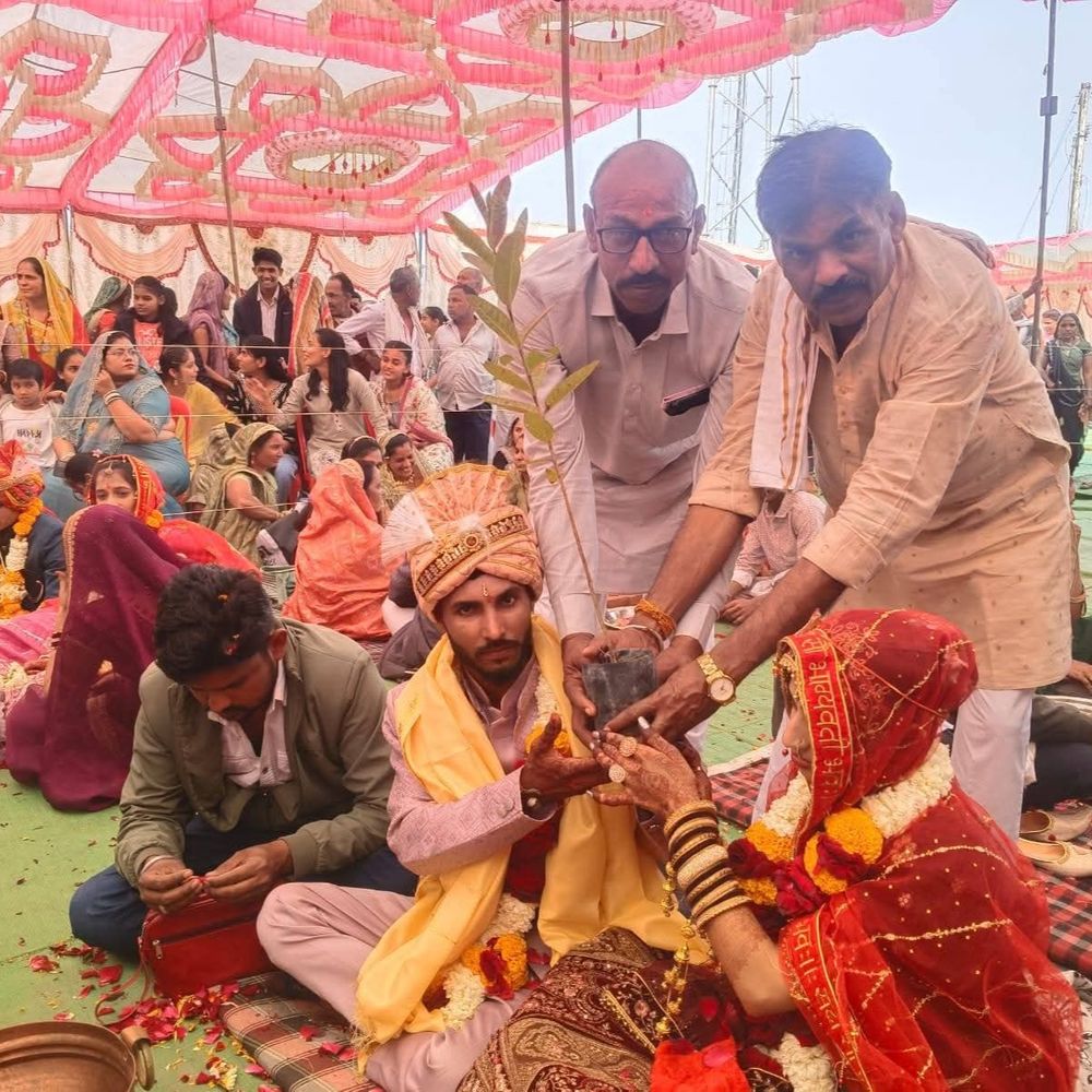 हरसूद में 6, बोरगांव खुर्द में 8 जोड़ों का विवाह:बसंत पंचमी पर कुनबी समाज का सम्मेलन, पौधे बांटे, नशामुक्ति का दिया संदेश