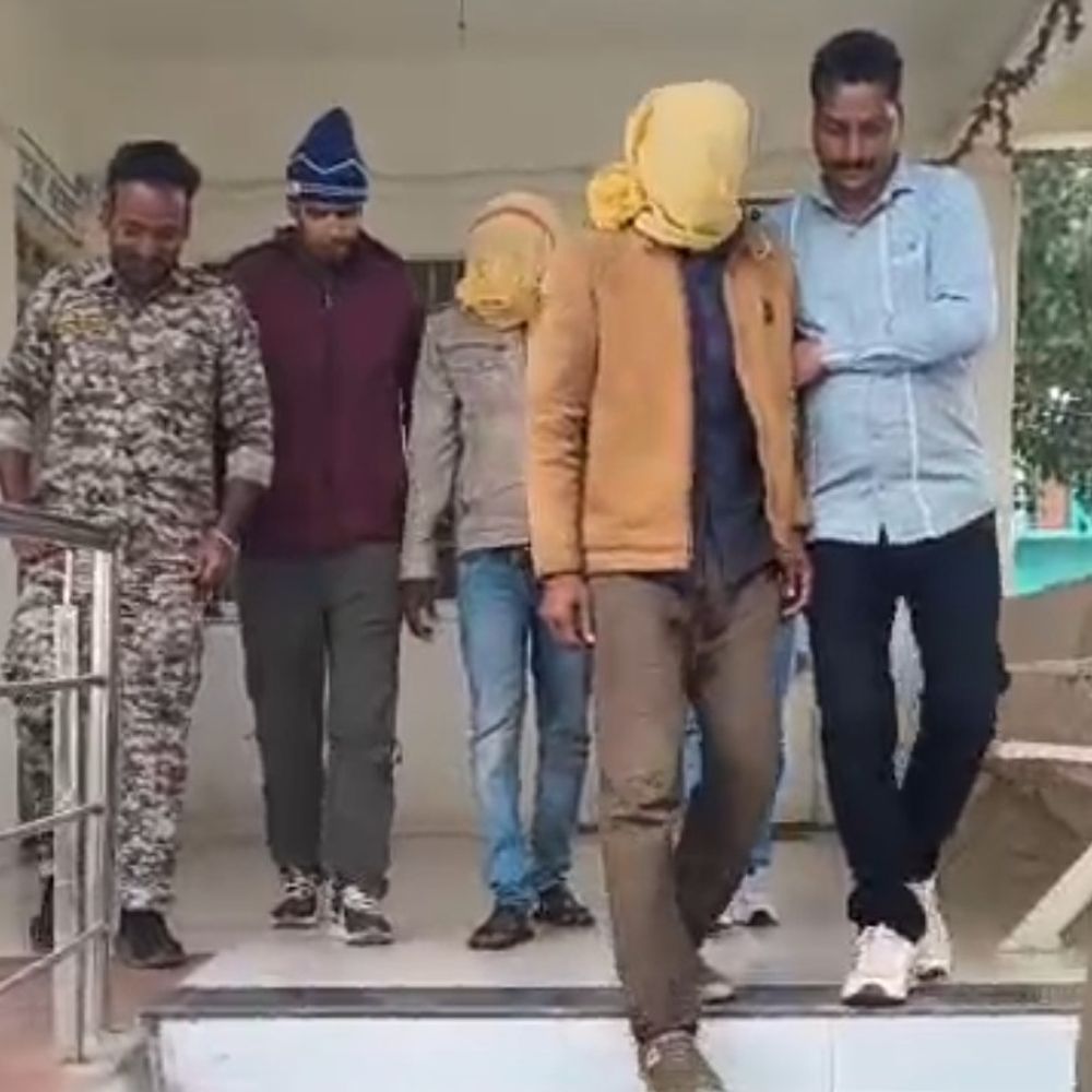 पांच लाख की 51.50 ग्राम स्मैक के साथ तस्कर पकड़ाए:राजस्थान से लेकर आ रहे थे दो अंतर्राज्यीय तस्कर; डिस्ट्रीब्यूटर का पता लगा रही पुलिस