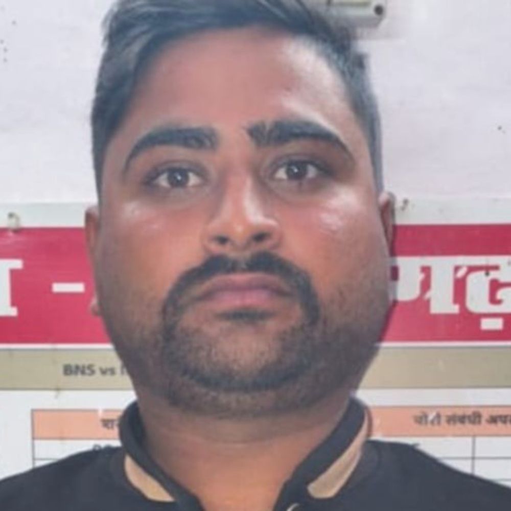 भोजपुर का कुख्यात इनामी अपराधी रामगढ़ से गिरफ्तार:14 महीने से फरार चल रहा था, STF ने पकड़ा; हत्या, लूट, रंगदारी समेत कई केस दर्ज