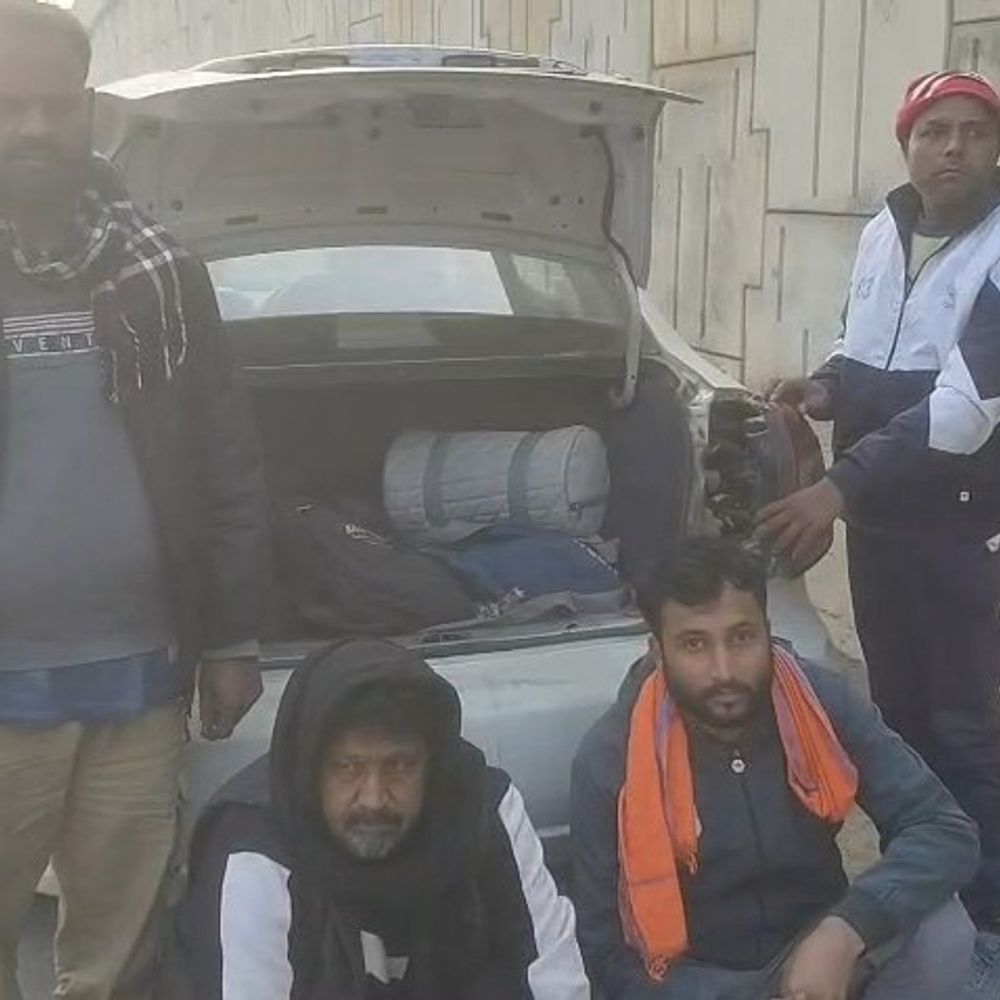 आरा में लग्जरी कार से 2 लाख की शराब बरामद:दिल्ली से लाई जा रही थी खेप, समस्तीपुर में डिलीवरी होनी थी; मौके से 4 तस्कर गिरफ्तार