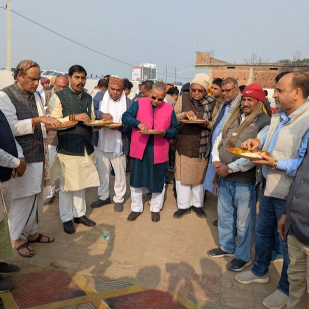 भोजपुर में भाजपाइयों ने किया दही-चूड़ा भोज:बूथ स्तर पर पार्टी की मजबूती पर हुई चर्चा, सरकार की योजनाओं को घर-घर पहुंचाने के आदेश