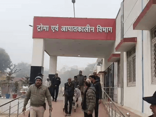 दौसा अस्पताल में संदिग्ध हालत में मिला युवक का शव:सर्जिकल वार्ड के टॉयलेट में मिला शव, पहचान के प्रयास में जुटी पुलिस मान रही सुसाइड