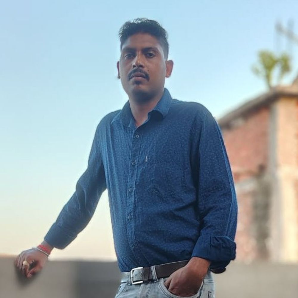 भोजपुर में अज्ञात वाहन ने 2 दोस्तों को रौंदा:हादसे में एक की मौत, दूसरे की हालत गंभीर; बाइक से महुली घाट घूमने गया था