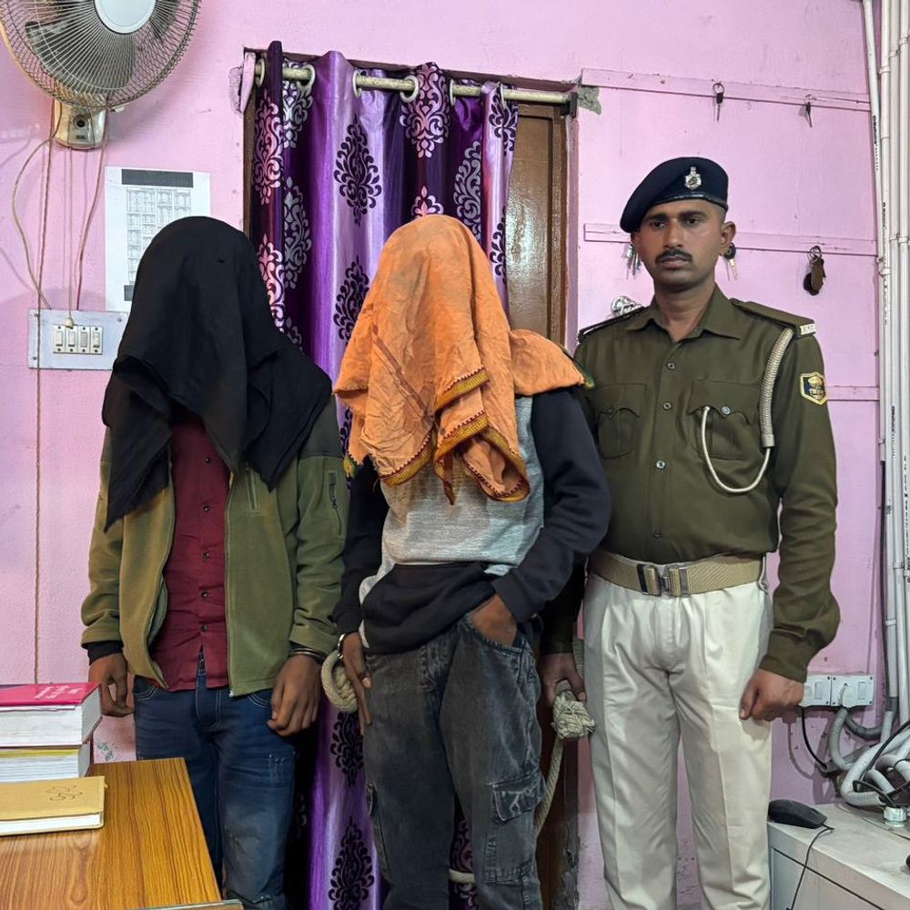 सुपरवाइजर लूटकांड मामले में नाबालिक समेत तीन पकड़ाए:भोजपुर में रेकी के बाद बदमाशों ने मारी थी गोली, मोटरसाइकल सहित 10 हजार कैश जब्त