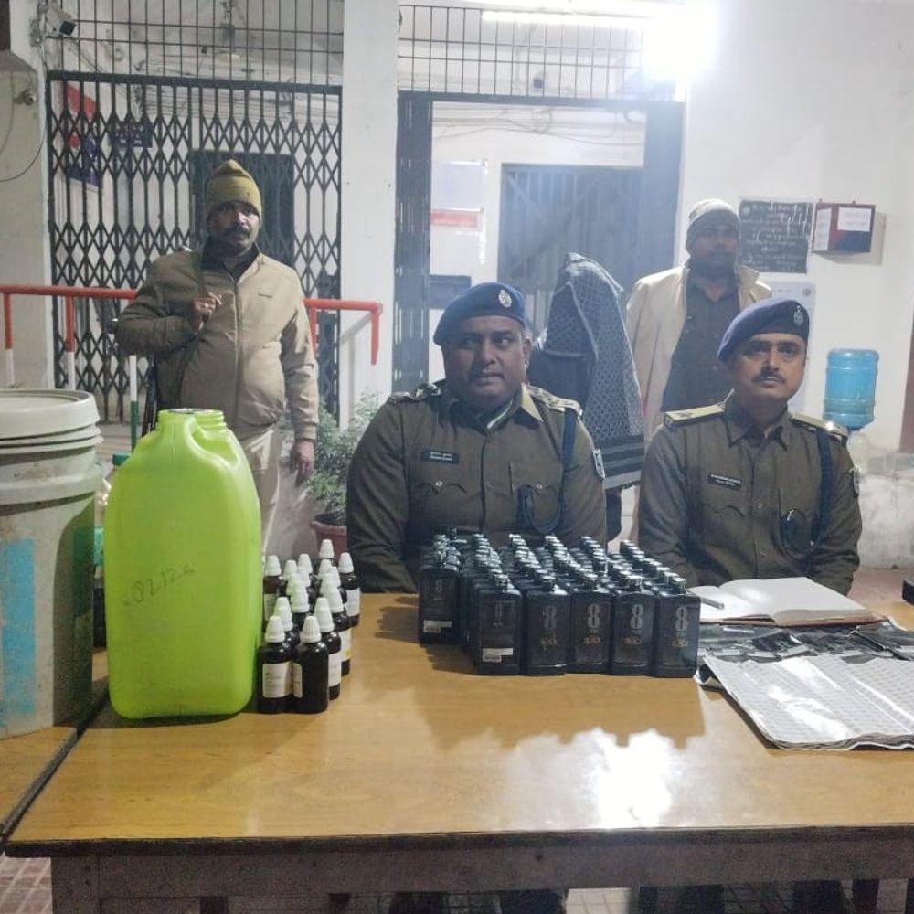 खेत में बन रहा था 8PM ब्रांड का विदेशी शराब:इनपुट मिलते ही पहुंची बखरी पुलिस, तैयार नकली विदेशी शराब और स्प्रिट भी बरामद