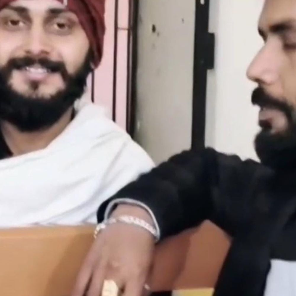 कोर्ट में रील, रसूख के आगे कानून हुआ मौन?:न्याय की मर्यादा तार-तार, जिस कोर्ट में मोबाइल वर्जित, वहां आरोपी ने बेखौफ होकर बनवाई अपनी रील!