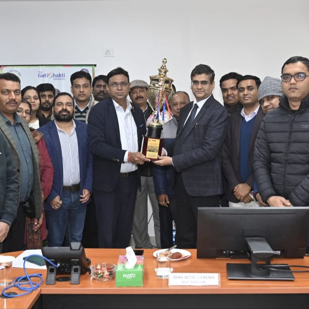 सोनपुर के डीआरएम पहुंचे HURL बरौनी खाद कारखाना:कारखाना को उच्च रेल गुणक पुरस्कार से सम्मानित किया, सुविधाओं का जायजा लिया