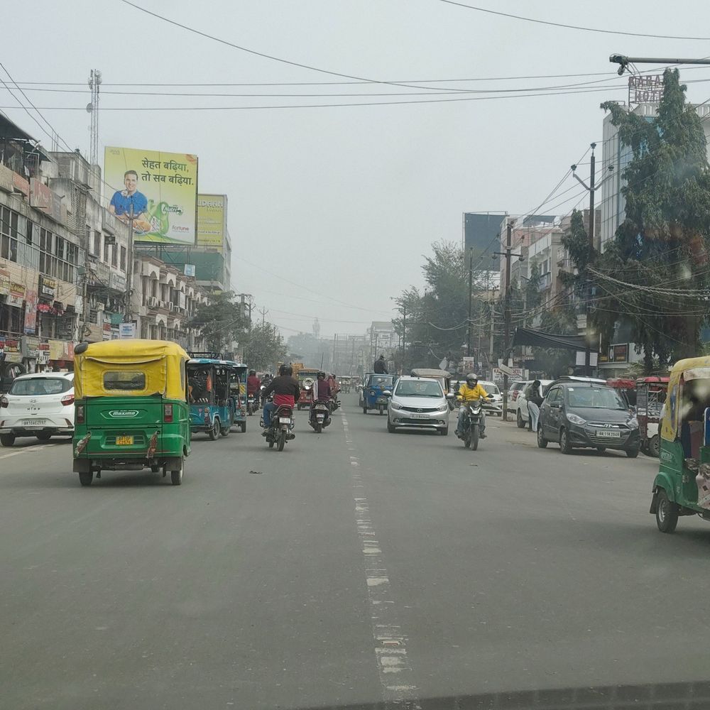 भागलपुर में पारा लुढ़का, न्यूनतम तापमान 9 डिग्री सेल्सियस:एयर पॉल्यूशन बढ़ा, जिले का AQI लेवल 231 तक पहुंचा; ठंड से राहत के आसार नहीं