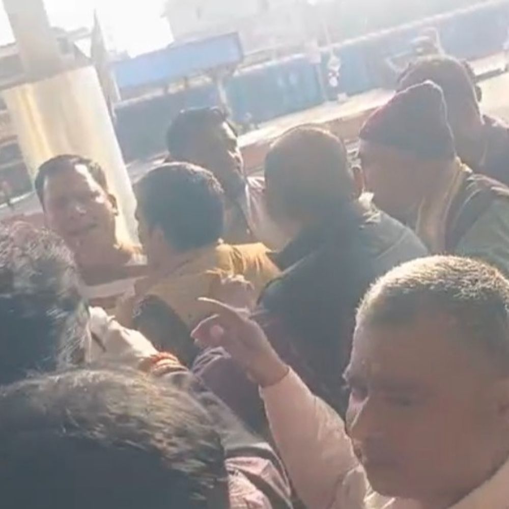 JDU-BJP के सांसद समर्थक में नोकझोंक:भागलपुर में रेलवे के कार्यक्रम में हंगामा, अजय मंडल बोले- घटना दुर्भाग्यपूर्ण