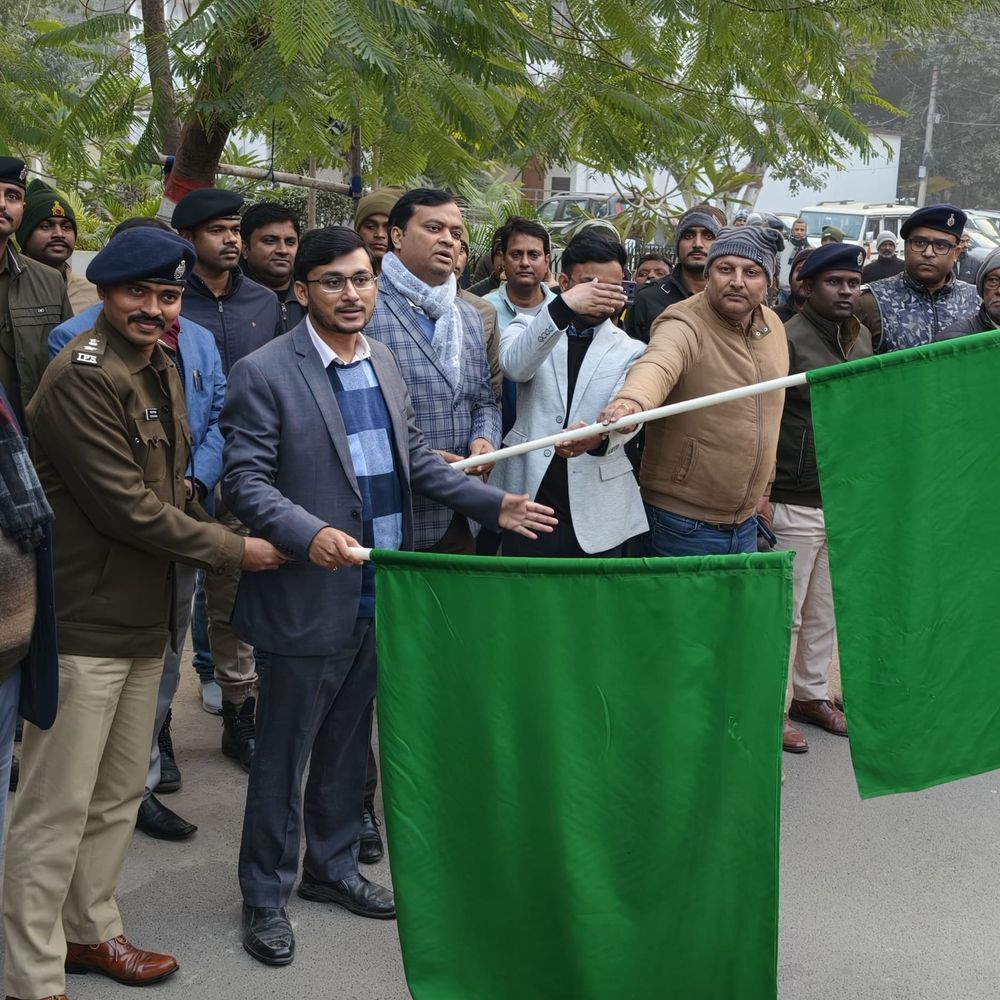 मुजफ्फरपुर में जाम-हादसों पर लगेगी लगाम:डीएम ने दिखाई यातायात जागरूकता रथ को हरी झंडी, नियम तोड़ने वालों पर सख्ती के आदेश