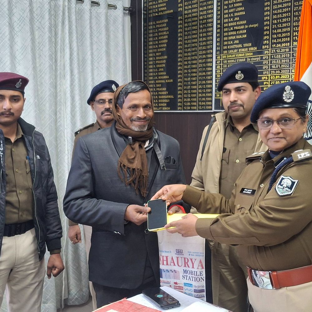 मुजफ्फरपुर में पुलिस ने 38 खोए मोबाइल लौटाए:IMEI नंबर से फोन का लगाया पता, लोकेशन की ट्रैकिंग भी की