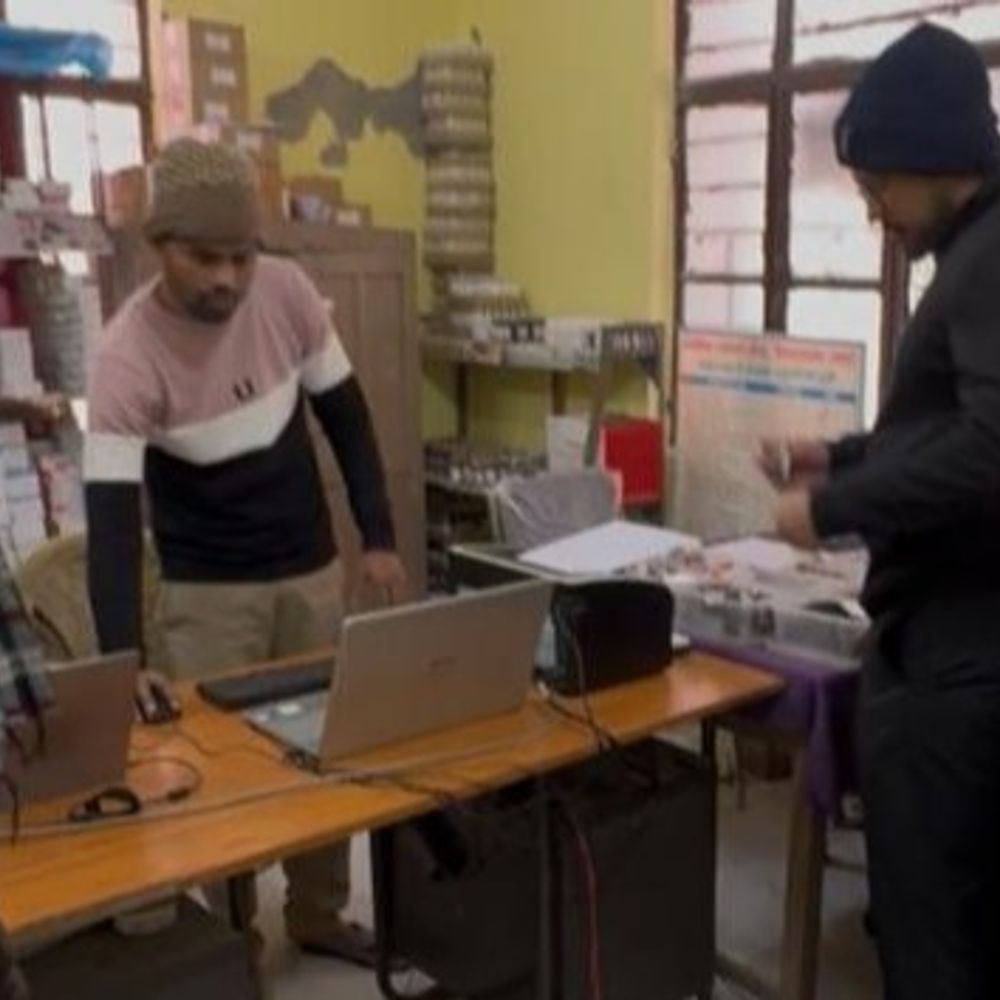 गयाजी के खिजरसराय CHC में हेल्थ मैनेजर ड्यूटी से गायब:औचक निरीक्षण के लिए पहुंचे थे SDM, कर्मी बोले- साहब तो कई दिनों से नहीं आ रहे