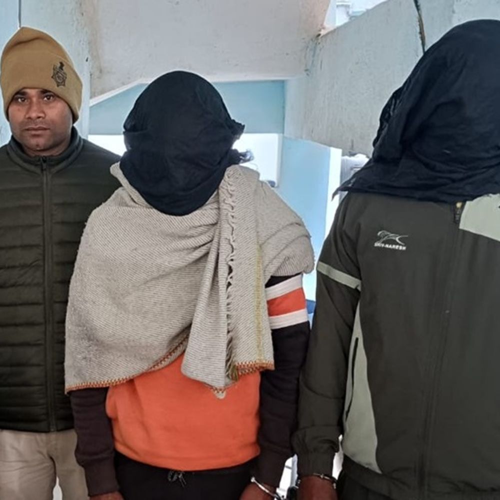 गयाजी में कुख्यात अपराधी समेत 2 गिरफ्तार:मारपीट, आर्म्स एक्ट और वसूली मामले में है आरोपी; पूरे नेटवर्क को खंगाल रही पुलिस