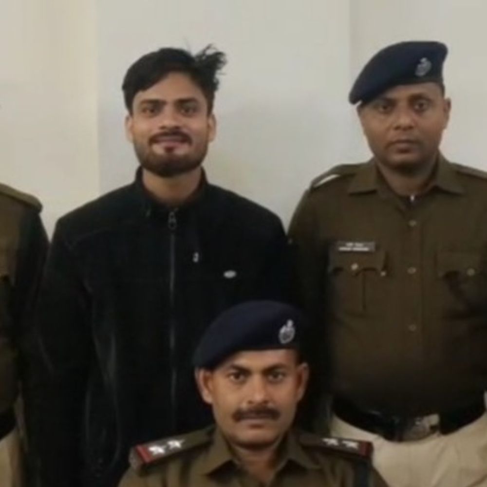 जम्मूतवी–कोलकाता एक्सप्रेस पर पथराव, आरोपी अरेस्ट:यात्री के बोलने पर हुआ था नाराज, 8 घंटे बाद पुलिस ने पकड़ा