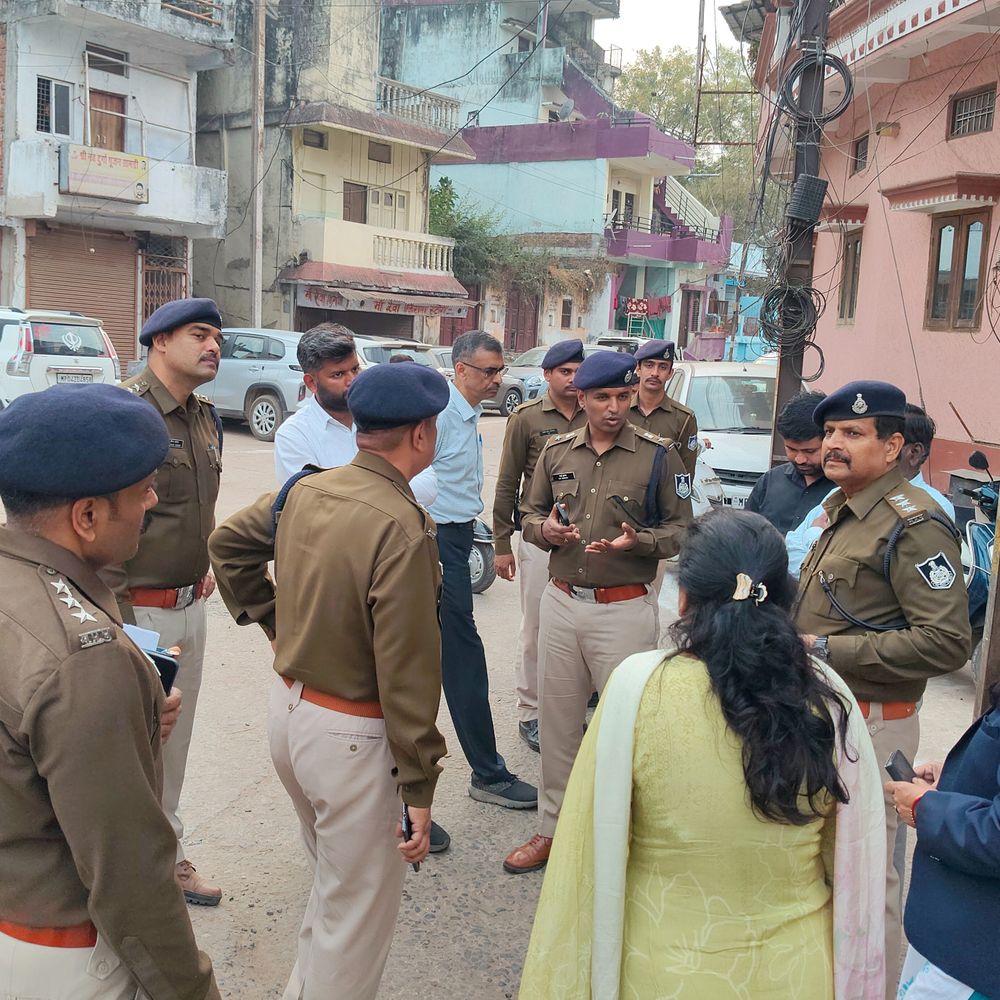 मां नर्मदा प्रकटोत्सव शनिवार से होगा शुरू:जलमंच तक बोट से पहुंचे अधिकारी, देखी व्यवस्था