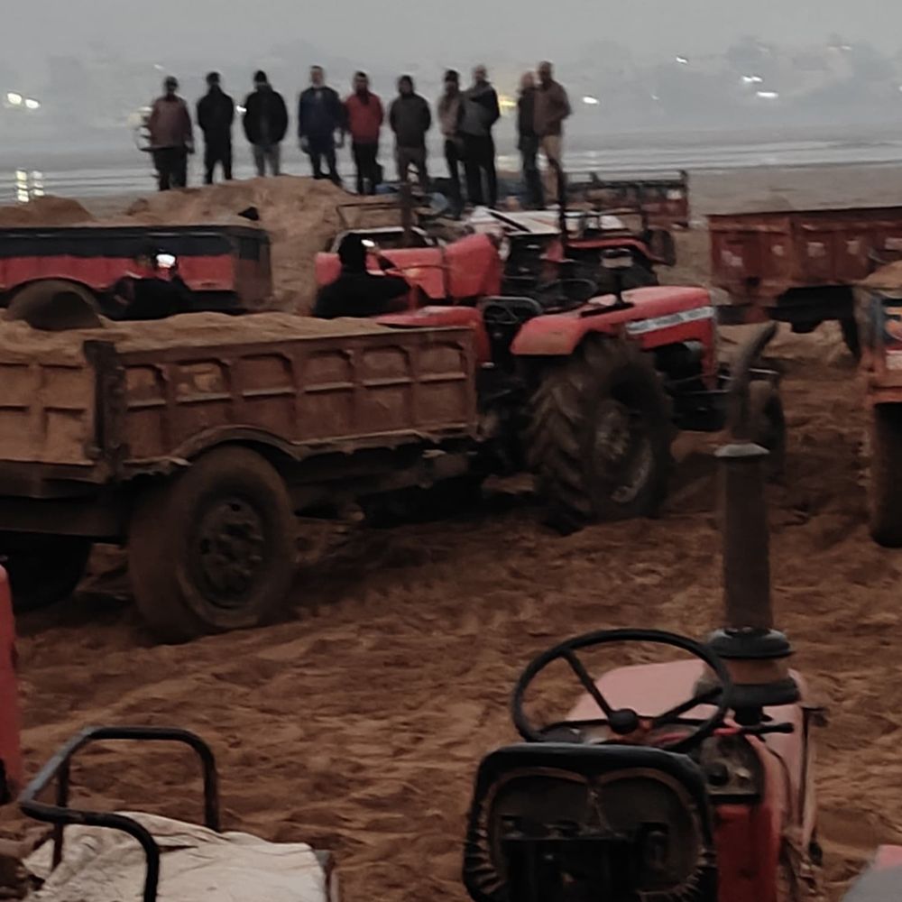 गयाजी में अवैध बालू खनन के खिलाफ एक्शन:17 ट्रैक्टर जब्त, ​​​​​​​एक करोड़ का जुर्माना लगा