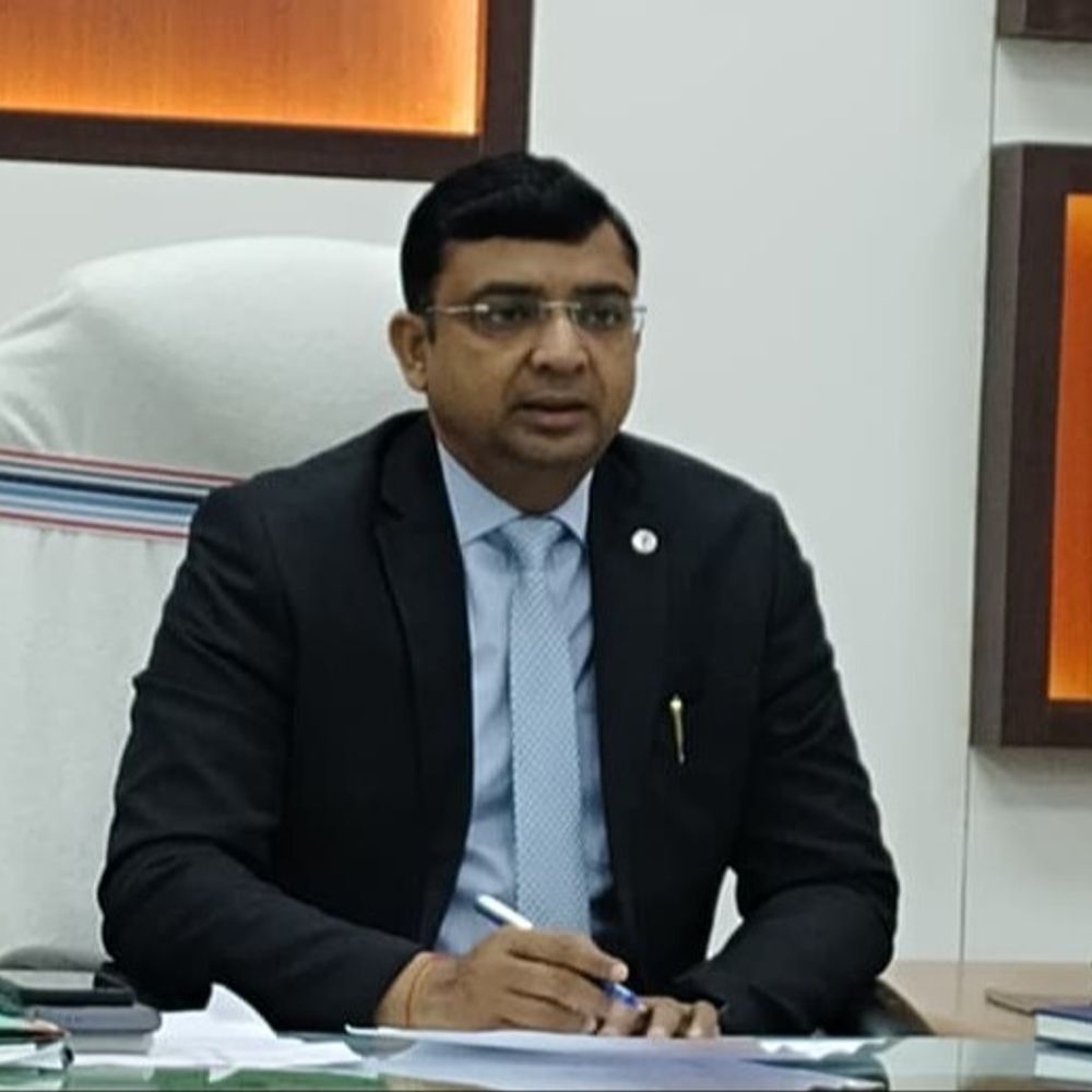 नालंदा में महादलित टोलों में बनेंगे सामुदायिक भवन:साल 2025 में कल्याण योजनाओं से लोगों को फायदा, पीड़ित परिवारों को मिला नियुक्ति पत्र