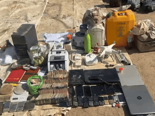 चित्तौड़गढ़ के गंगरार में एक और MD फैक्ट्री में छापा:लगभग 15 लाख कैश, स्मैक, MD, ड्रोन सहित कई सामान जब्त किए, 200 पुलिसकर्मियों की टीम ने की कार्रवाई