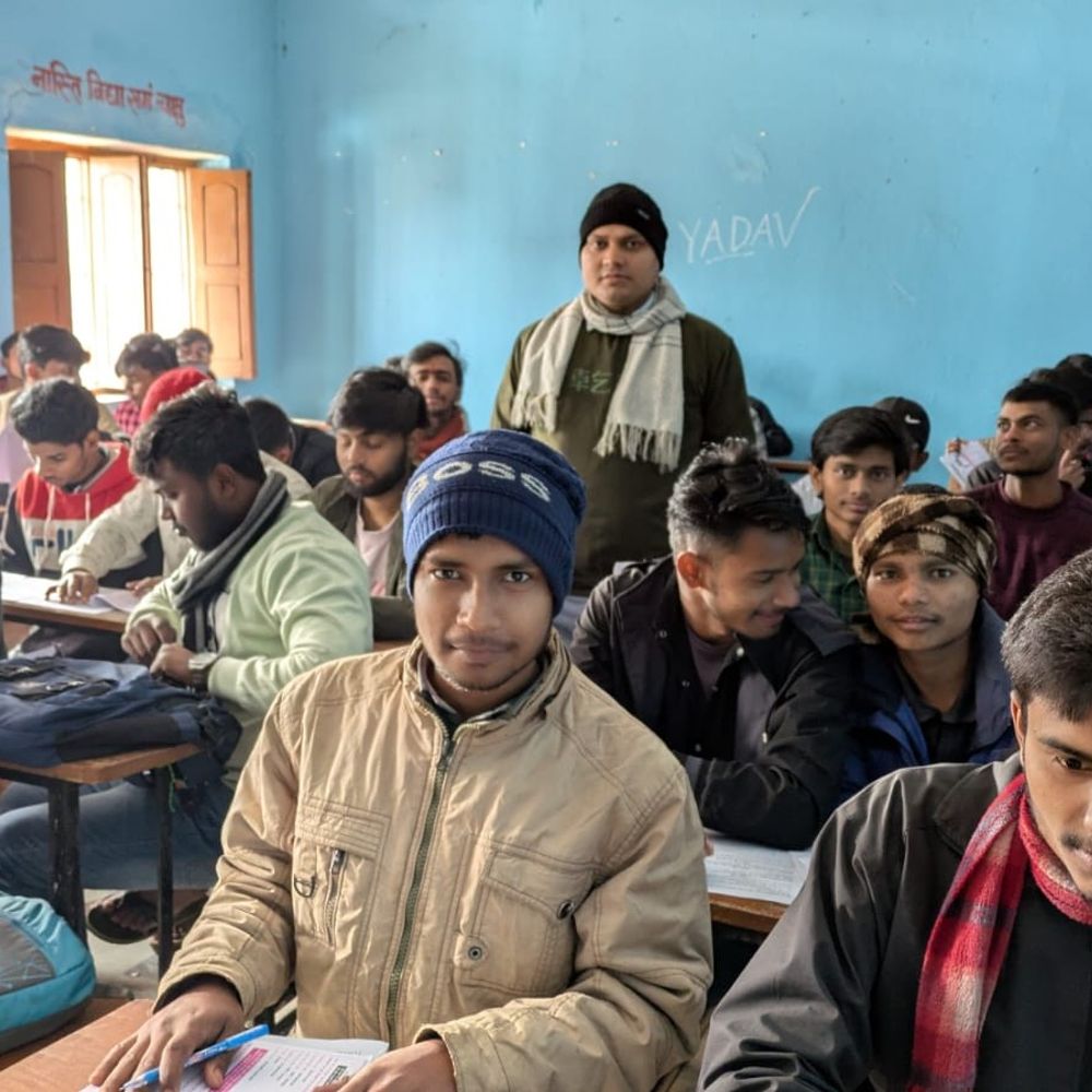 बोर्ड परीक्षा की तैयारी के जिला प्रशासन की पहल:अनुभवी शिक्षकों की टीम छात्रों के सवाल का देगी जवाब; ‘नालंदा स्मार्ट लाइव क्लासेज’ और मॉक टेस्ट का आयोजन