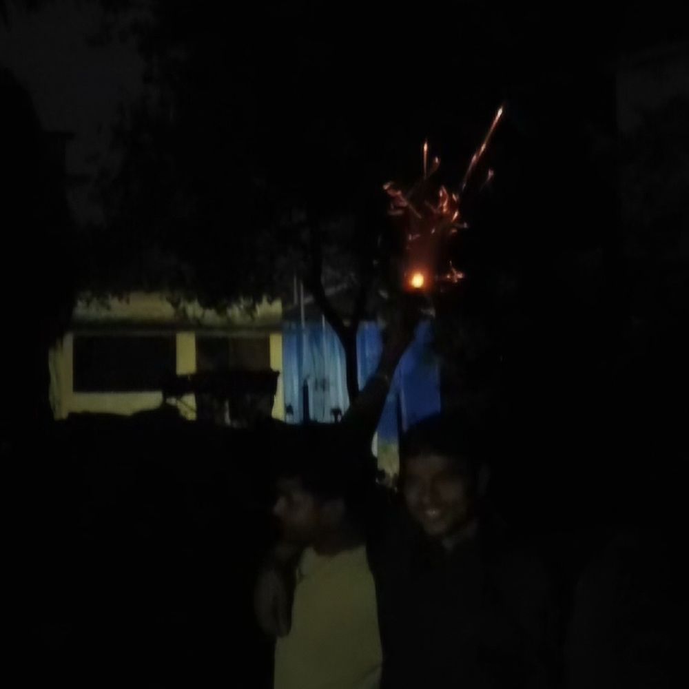 सरस्वती पूजा में हर्ष फायरिंग, फिर की शराब की ढुलाई:वीडियो के आधार पर जांच में जुटी पुलिस, नशे में दिख रहे युवक