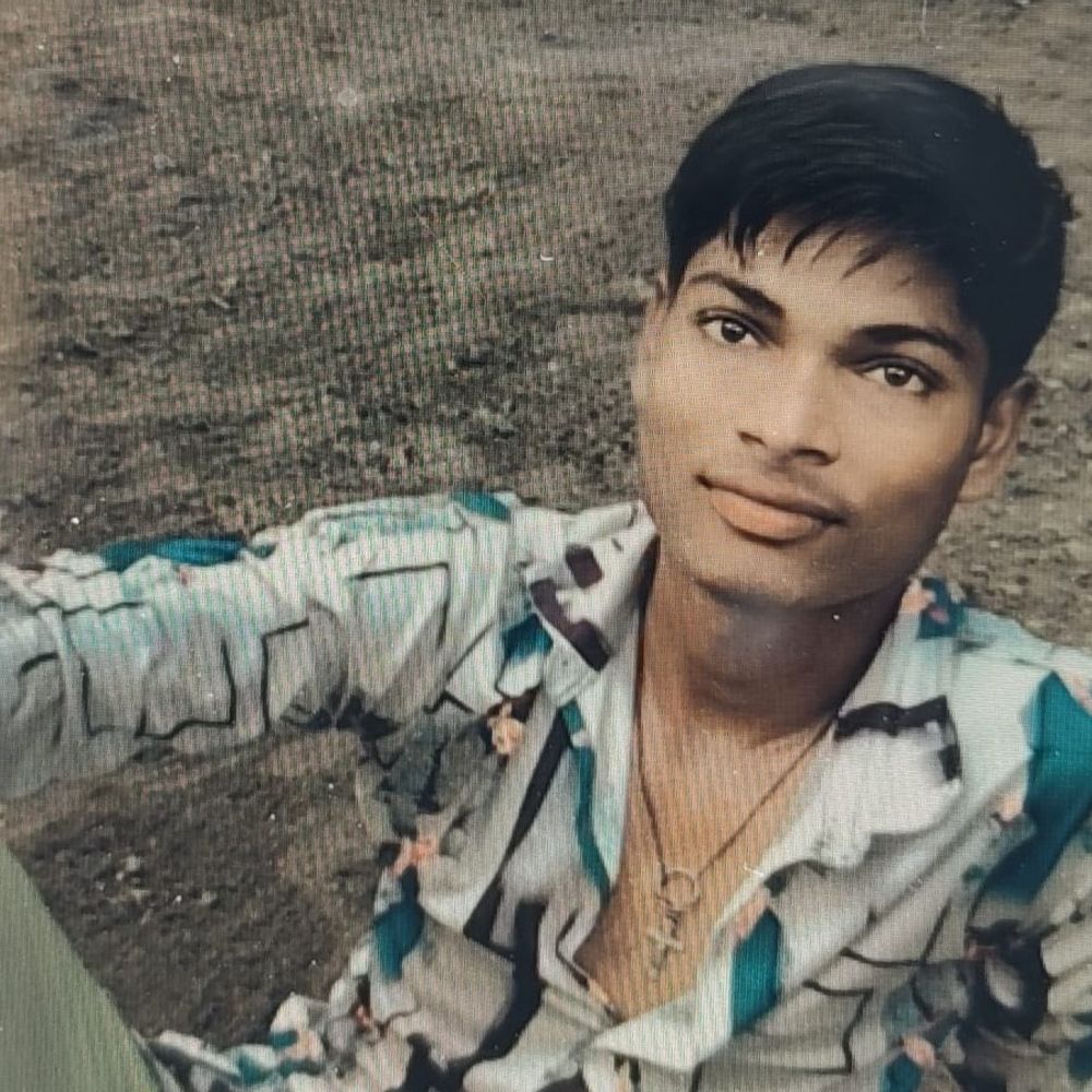 नालंदा में युवक ने फंदे से लटक की आत्महत्या:भाई के साथ सोया हुआ था, पानी पीने के बहाने दूसरे कमरे में जाकर दी जान