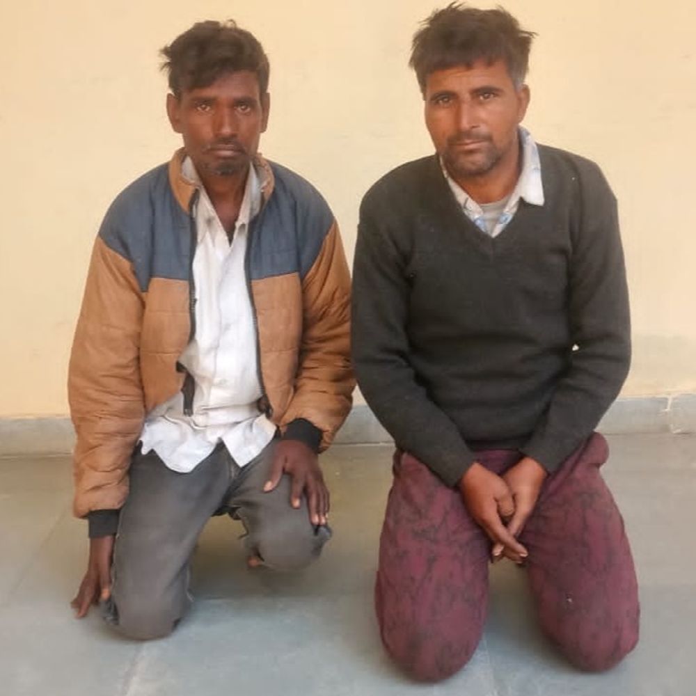 सीकर में केबल चोरी के 2 आरोपी गिरफ्तार:ठंड का फायदा उठाकर खेतों से केबल काटकर चुराते थे, एक आरोपी आदतन चोर