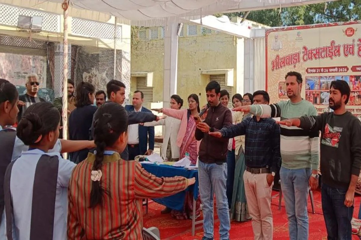 मतदान की शपथ और खरीदारी का उत्साह: भीलवाड़ा टेक्सटाइल मेले में उमड़े शहरवासी