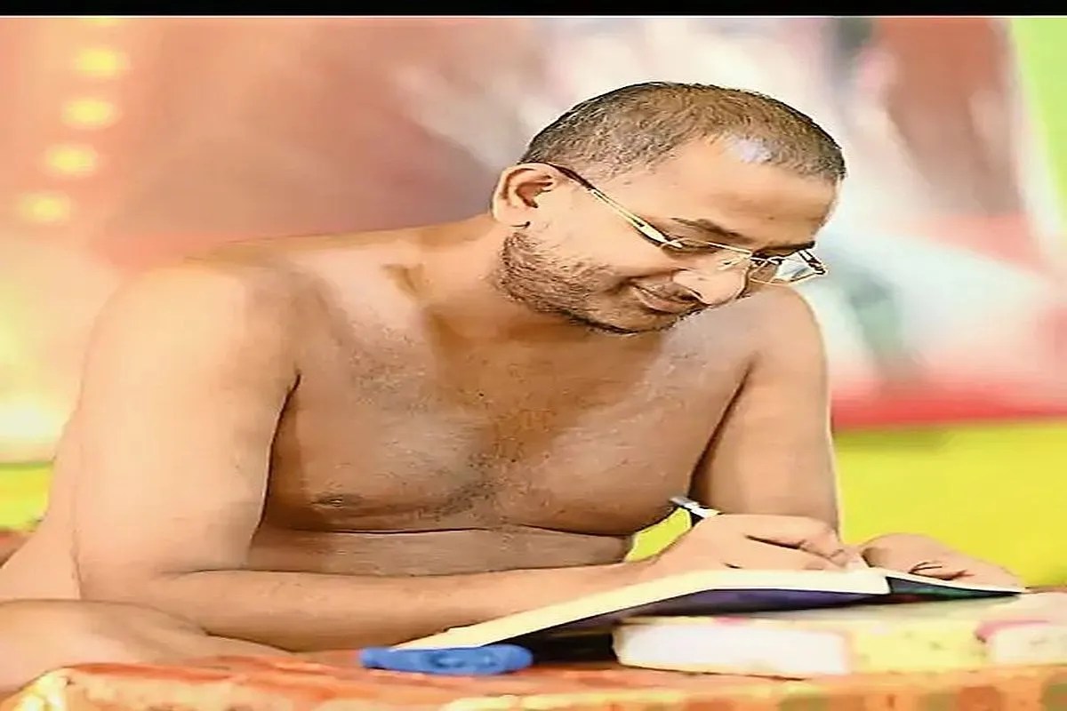 अज्ञानी भौतिक संसार में तिरस्कार पाता है, ज्ञान ही सुख-सुकून का मार्ग: मुनि आदित्यसागर