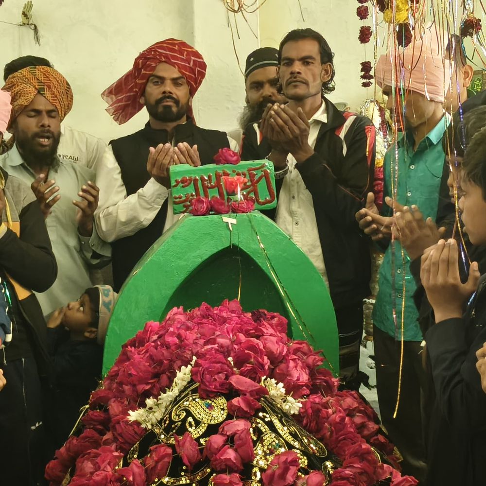 गुलाब शाह वाली का उर्स : चादर पेश कर अमन-शांति और भाईचारे की दुआ की