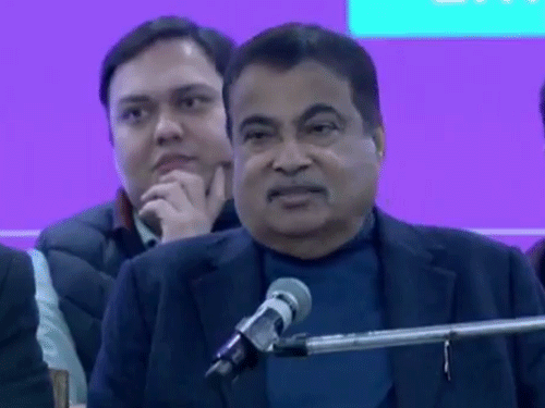 गडकरी बोले- पुराने लोगों को रिटायर होना चाहिए:नई पीढ़ी को कमान सौंपनी चाहिए; वे जिम्मेदारी संभाल ले तो पुरानी पीढ़ी दूसरा काम करे