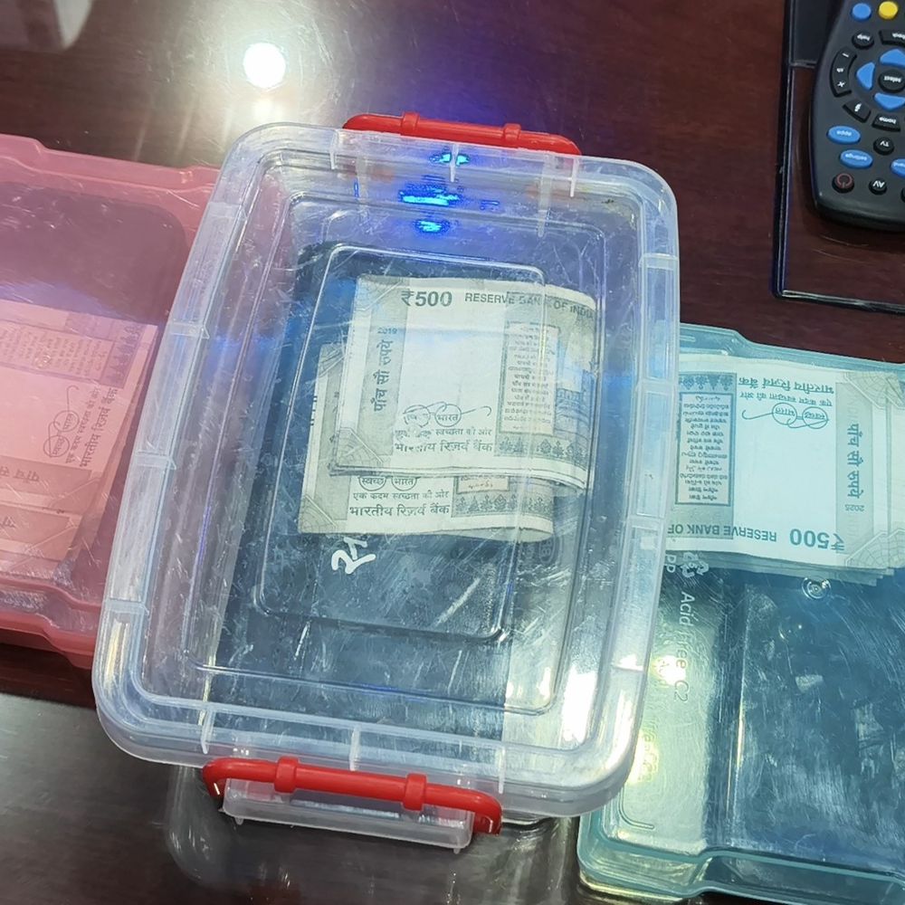 बैंक से लौट रही महिला से छिनतई का खुलासा:शिवहर पुलिस ने 3 अपराधियों को दबोचा; कार, मोबाइल फोन और कैश बरामद