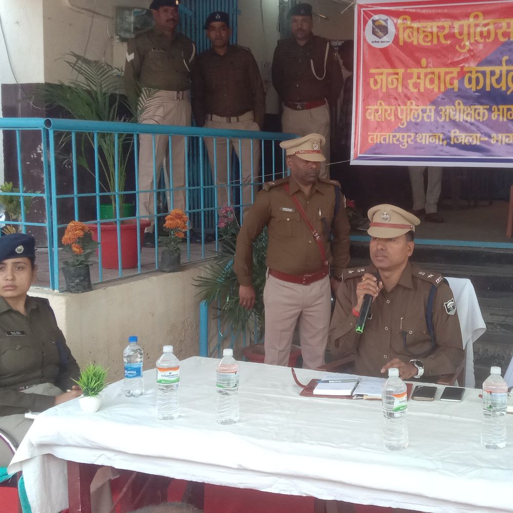 भागलपुर एसएसपी ने जनसंवाद में सुनीं शिकायतें:भूमि विवाद, ट्रैफिक की समस्या लेकर पहुंचे फरियादी, बोले- मोहल्लों में युवाओं में नशे की लत भी बढ़ रही है