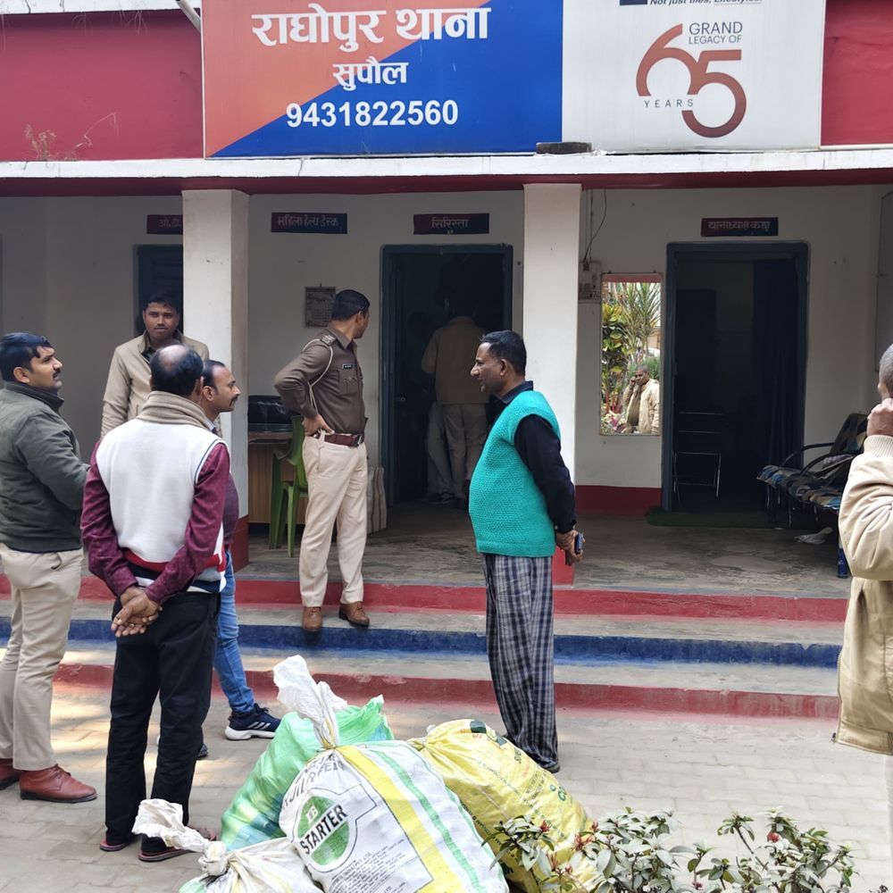 सुपौल में 3 जगहों पर छापा:525 बोतल नेपाली शराब बरामद, राघोपुर पुलिस की बड़ी कार्रवाई, तस्कर गिरफ्तार