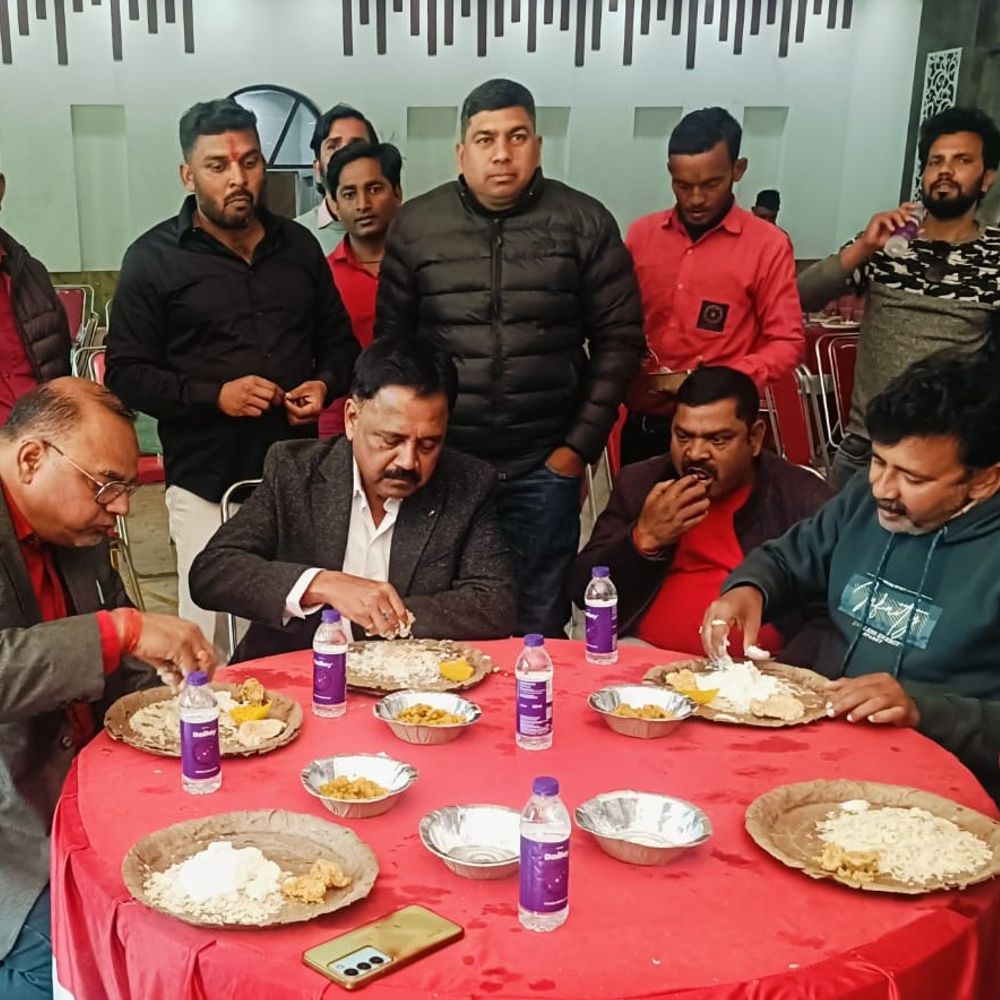 मंत्री सुदिव्य कुमार ने किया दही–चूड़ा भोज का आयोजन:मकर संक्रांति पर शहर के कई गणमान्य लोग हुए शामिल, एक-दूसरे को पर्व की बधाइयां दीं