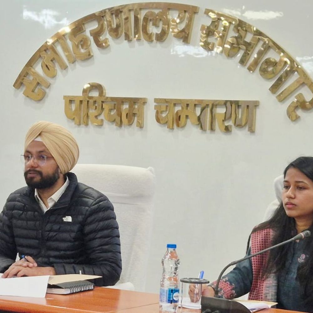 DM ने आंगनबाड़ी योजनाओं की समीक्षा की:बेतिया में नियमित संचालन, शत-प्रतिशत फायदा सुनिश्चित करने के सख्त निर्देश