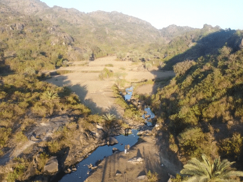 भास्कर के साथ राजस्थान के सबसे ऊंचे गांव का सफर:पैदल पार करने पड़ते हैं उबड़-खाबड़ रास्ते, भालू-लेपर्ड के खतरे के बीच 40 परिवार