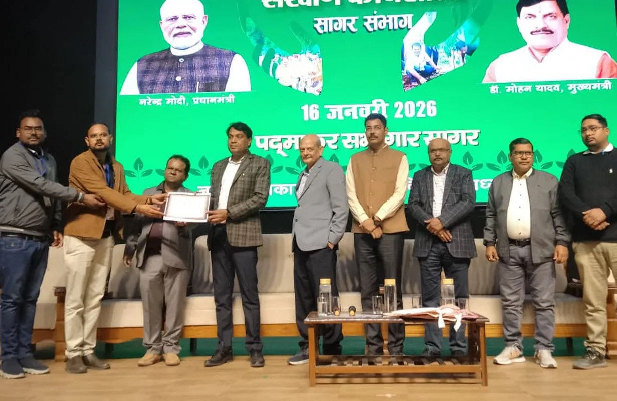 पौधारोपण के दौरान रोपे गए पौधों की नियमित देखभाल करें