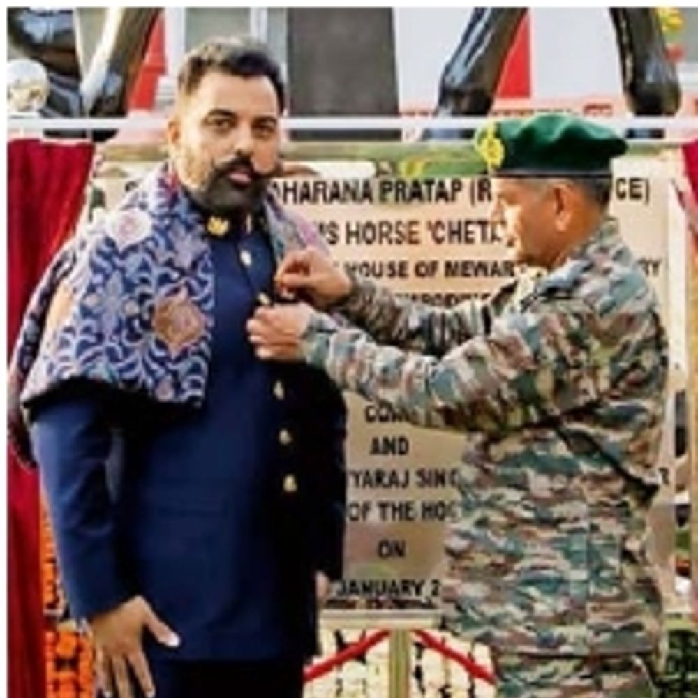 सेना प्रमुख द्विवेदी ने लक्ष्यराज सिंह को सैन्य सम्मान से नवाजा